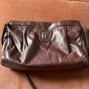 Excellent pre owned condition. medium size,  12”x 7” by 3”